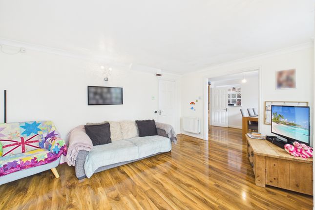 2 Grovers Court, Princes Risborough photo 3