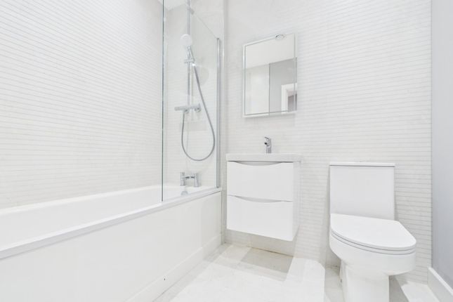 Flat 1, 2A,, King Edwards Road, Barking photo 5
