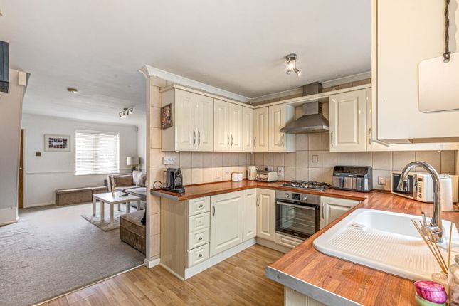 16, Newham Close, Leicester photo 4