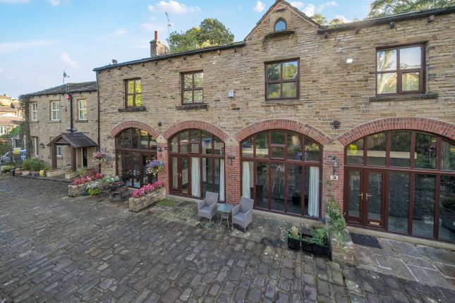 2-bed detached on 2, Fold Court, Huddersfield, £395,000