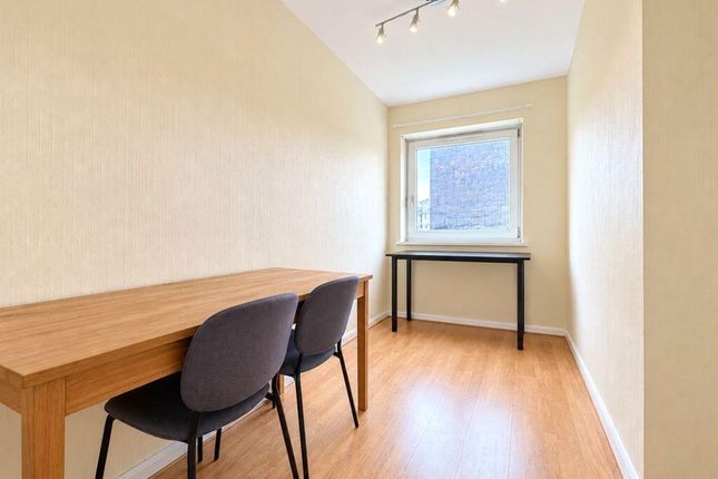Flat 21 Breton House,, St Saviours Estate, Southwark photo 5