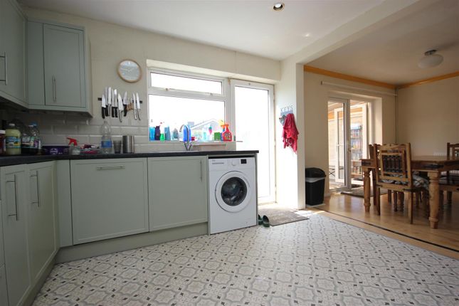 Kitchen 2.Jpg