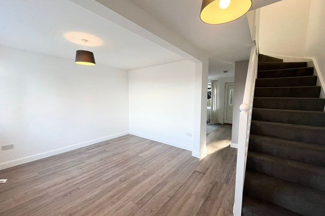 17, Lickless Gardens, Leeds photo 5