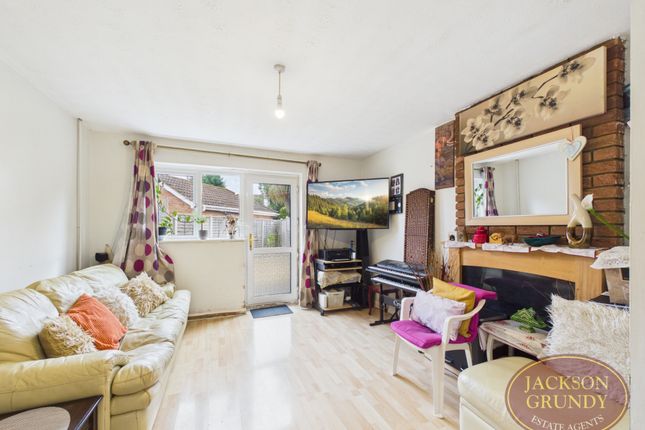 2, Keyham Court, Northampton photo 2