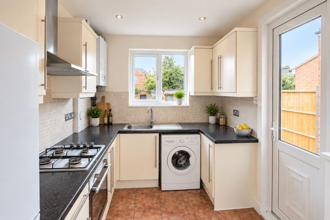 3, Larch Road, London photo 4