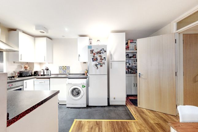 Flat for sale in Taylor Pl, London
