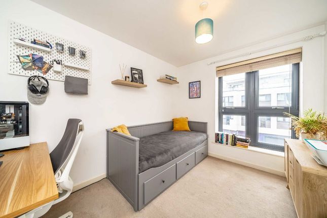 Flat 11, Odyssey House, 844, Garratt Lane, London photo 4