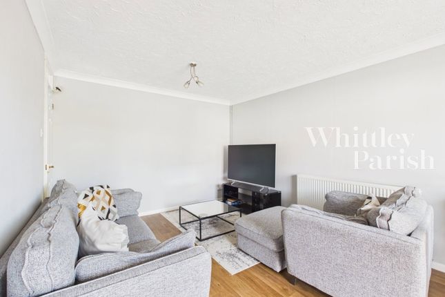 7, Wheatfields, Diss photo 4