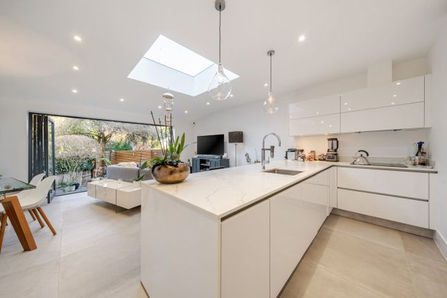 7, Torwood Road, London photo 2