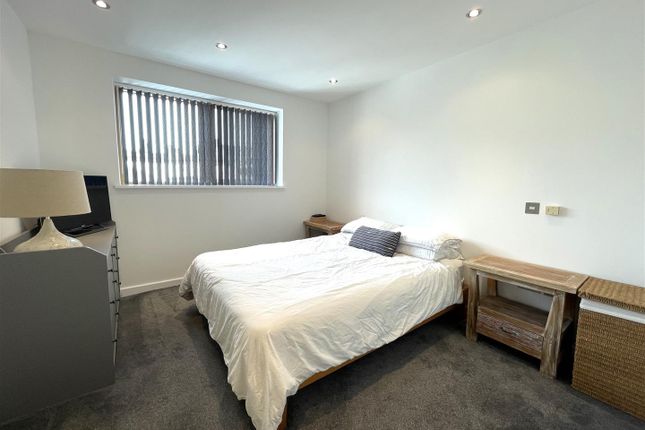 Flat to rent in Hardwick Road, Eastbourne