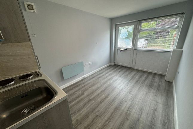 113b, Feltham Road, Ashford photo 3