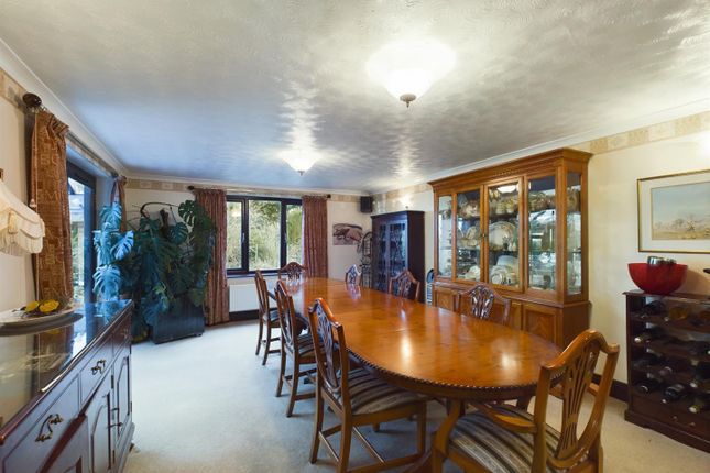 Dining Room.Jpg