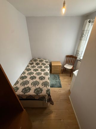 Room No 4  , Single  Room With Shared Facilities In Semi Detached House  Dunstable Road Luton Lu4  Rent Â£575.Pcm Inclusive Of  Bills  Available Immediately