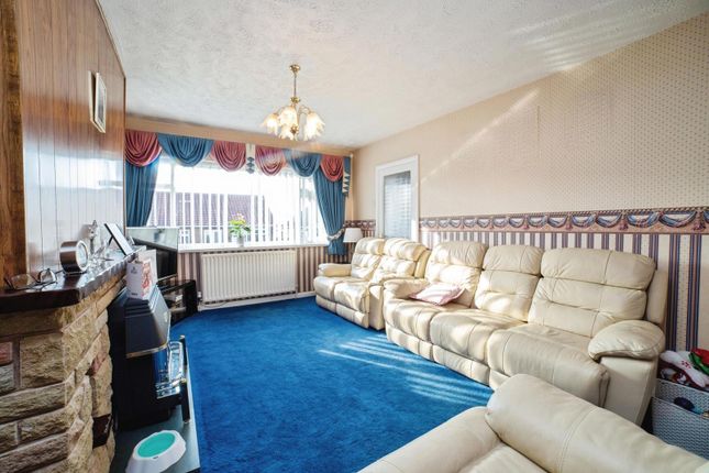 26, Greenacres, Nottingham photo 4