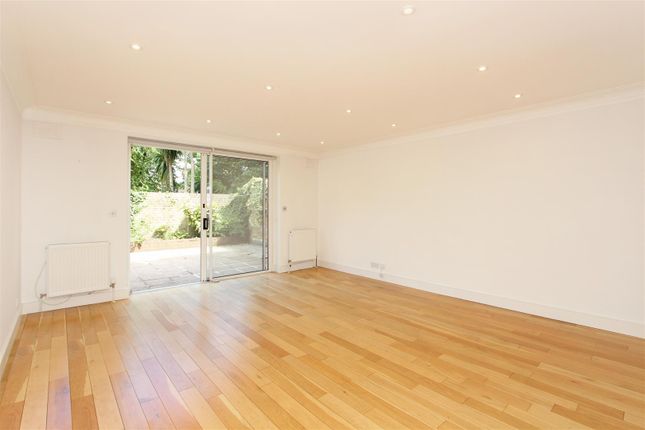 Thumbnail Town house to rent in Dealtry Road, London