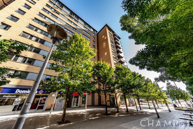 Flat 24 Poulton Court, Victoria Road, London photo 4