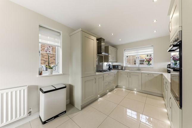 22, Naylor Avenue, Leeds photo 4