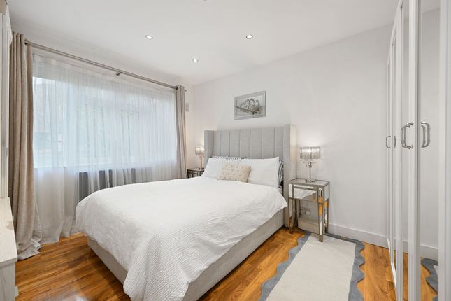 7, Rowe Walk, Harrow photo 3