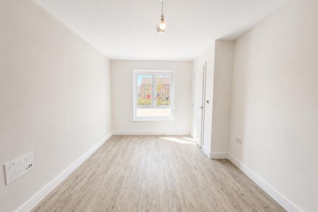 16, Gault Crescent, Cambridge photo 2
