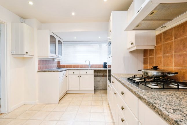 13, Westmede, Essex photo 5