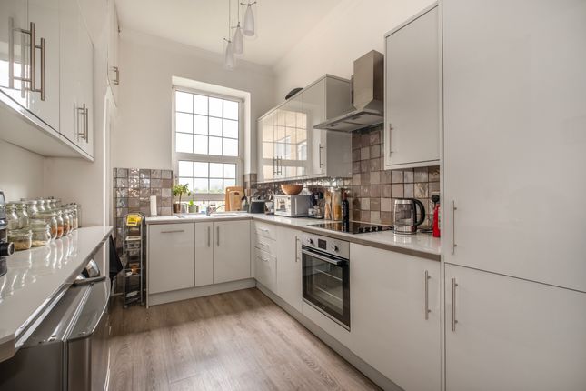 Flat 3, St. Ronans 63-65, Putney Hill, London photo 3
