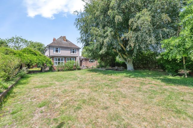 8, Bradleigh Avenue, Essex photo 3