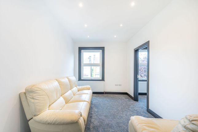 Chaplin Road, NW2, Dollis Hill photo 4