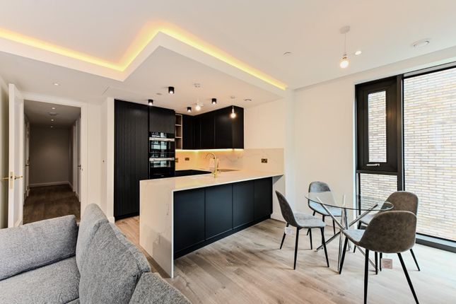 Thumbnail Flat to rent in Siena House, 11 Bollinder Place, London