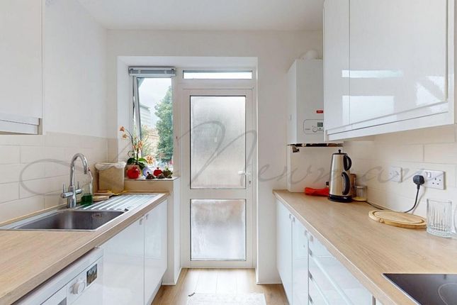 Flat 2   2 Bed 31-35, Great Ormond Street, London photo 2