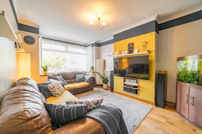 3, Chertsey Close, Manchester photo 2