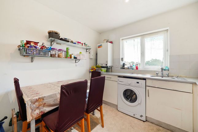 9 Chadview Court Chadwell Heath Lane, Romford photo 2