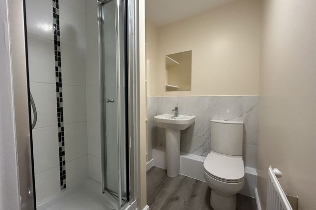 Flat Flat 52, 2, Joslin Avenue, London photo 5