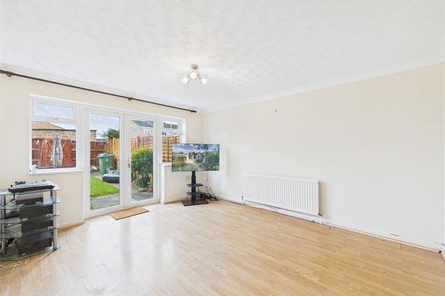 5, Waivers Way, Aylesbury photo 3
