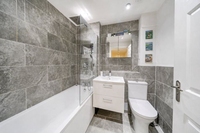 11,, Fern Lea, Farnham photo 4