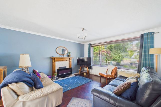 17 Llwyn-y-Golomen, Swansea photo 2