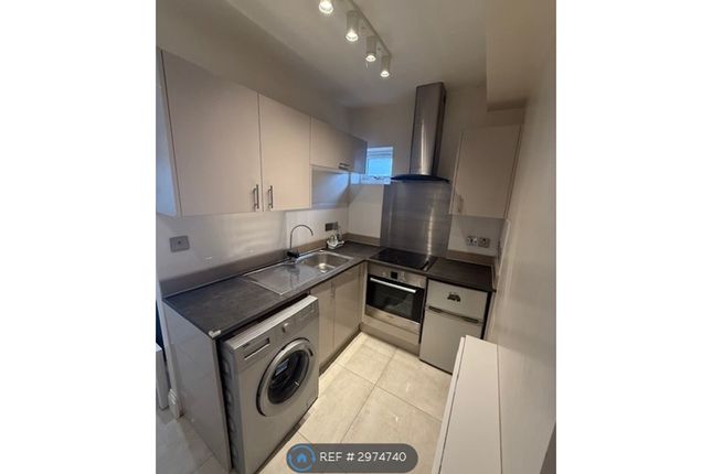 Hamilton Avenue, Ilford photo 4