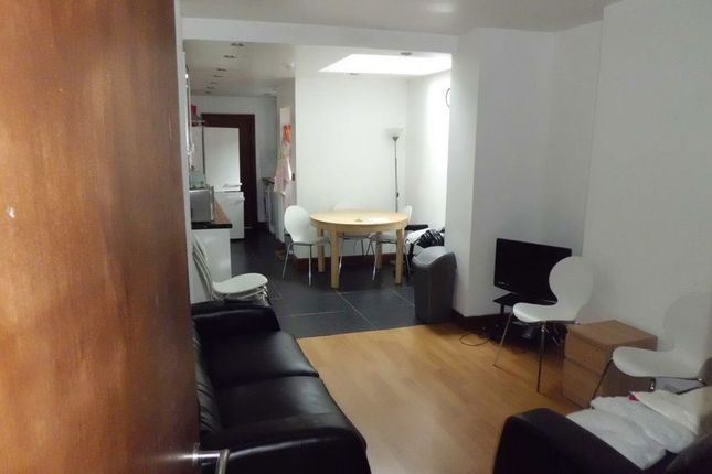 4, Totnes Grove, Birmingham photo 2