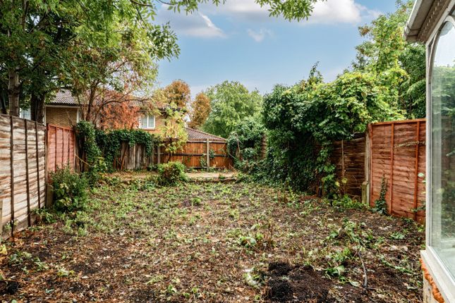 8, Chancellor Grove, London photo 3