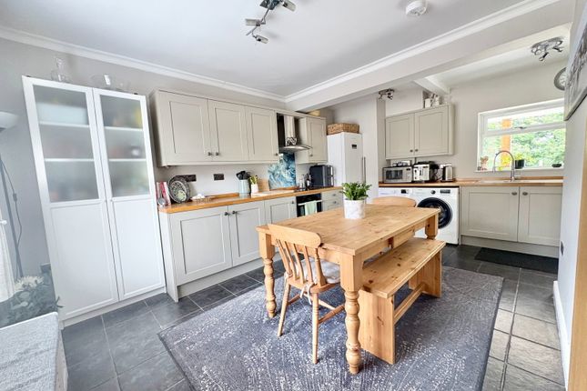 4, The Crescent, Atherstone photo 4