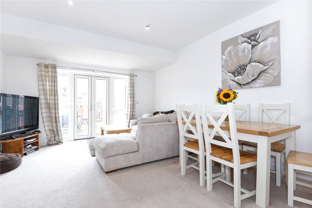 27, Robert Parker Road, Reading photo 2