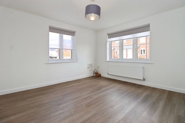 6, Fairburn Close, Market Harborough photo 3