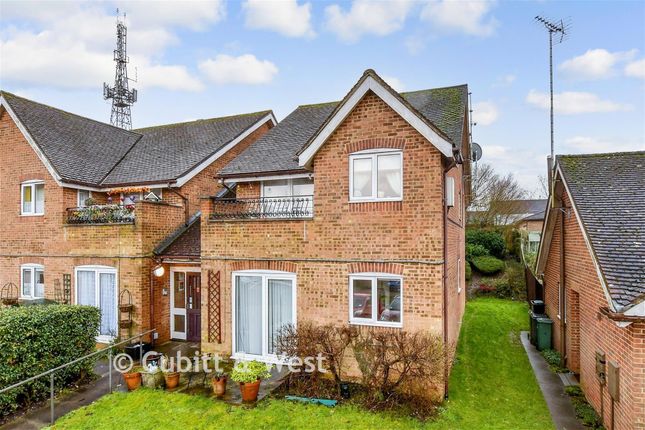 6, Lordsgrove Close, Tadworth photo 2