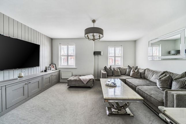 46, Goldfinch Crescent, Berkshire photo 3