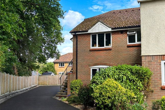 1-bed flat on 54, Oakwood Close, West Sussex, £125,000