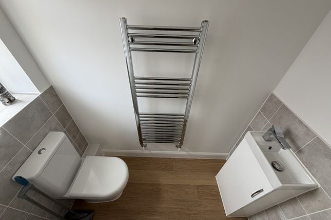 14A, Luton photo 5