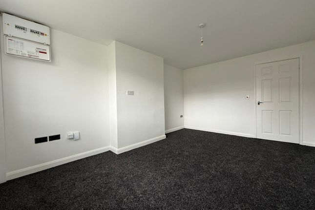 27, Churchill Avenue Maltby, Rotherham photo 2