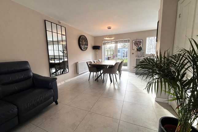 18, Meadow Nook Drive, Lathom photo 4