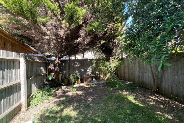 11, Grimsby Grove, London photo 3