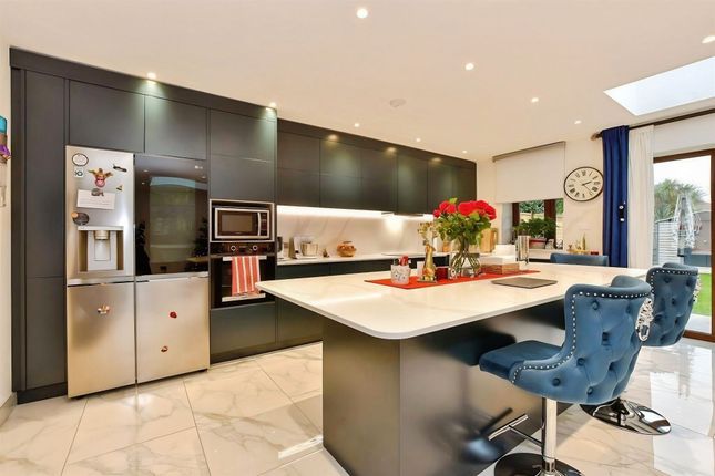 346 Parsloes Avenue, Dagenham photo 3