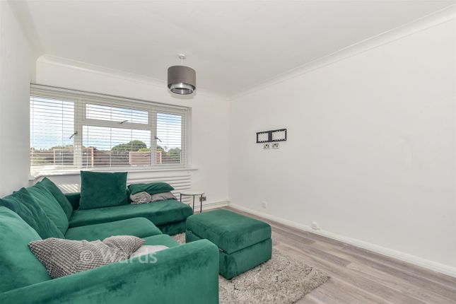1-bed flat on 58, Cressfield, Ashford, £120,000